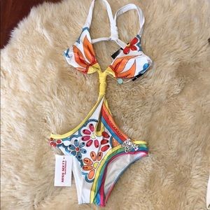 One peace bating suit